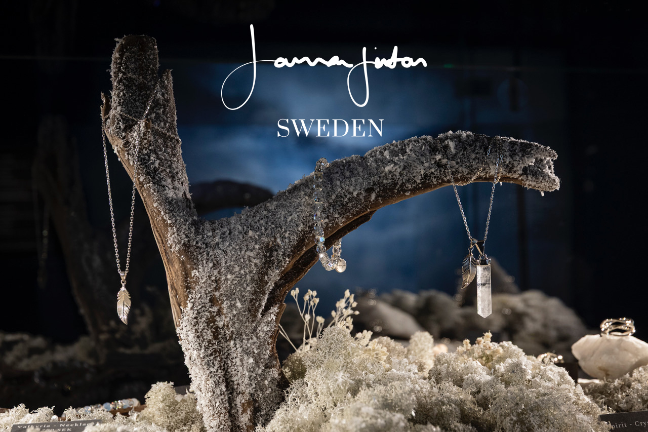 A jewelry display with silver jewelry and a logo saying "Jonna Jinton Sweden" in the background